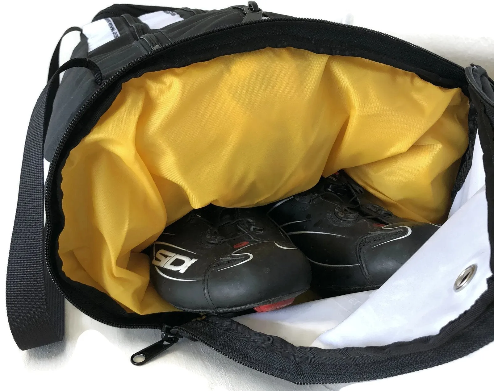 3 Feet Cycling 2024 CYCLING RACEDAY BAG™