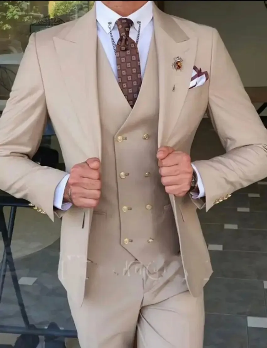 Brand New Khaki Men Wedding Dress Peak Lapel Slim Fit Groom Tuxedos Popular Dinner/Darty Dress 3 Piece Suit Jacket Pants Tie Vest 0636