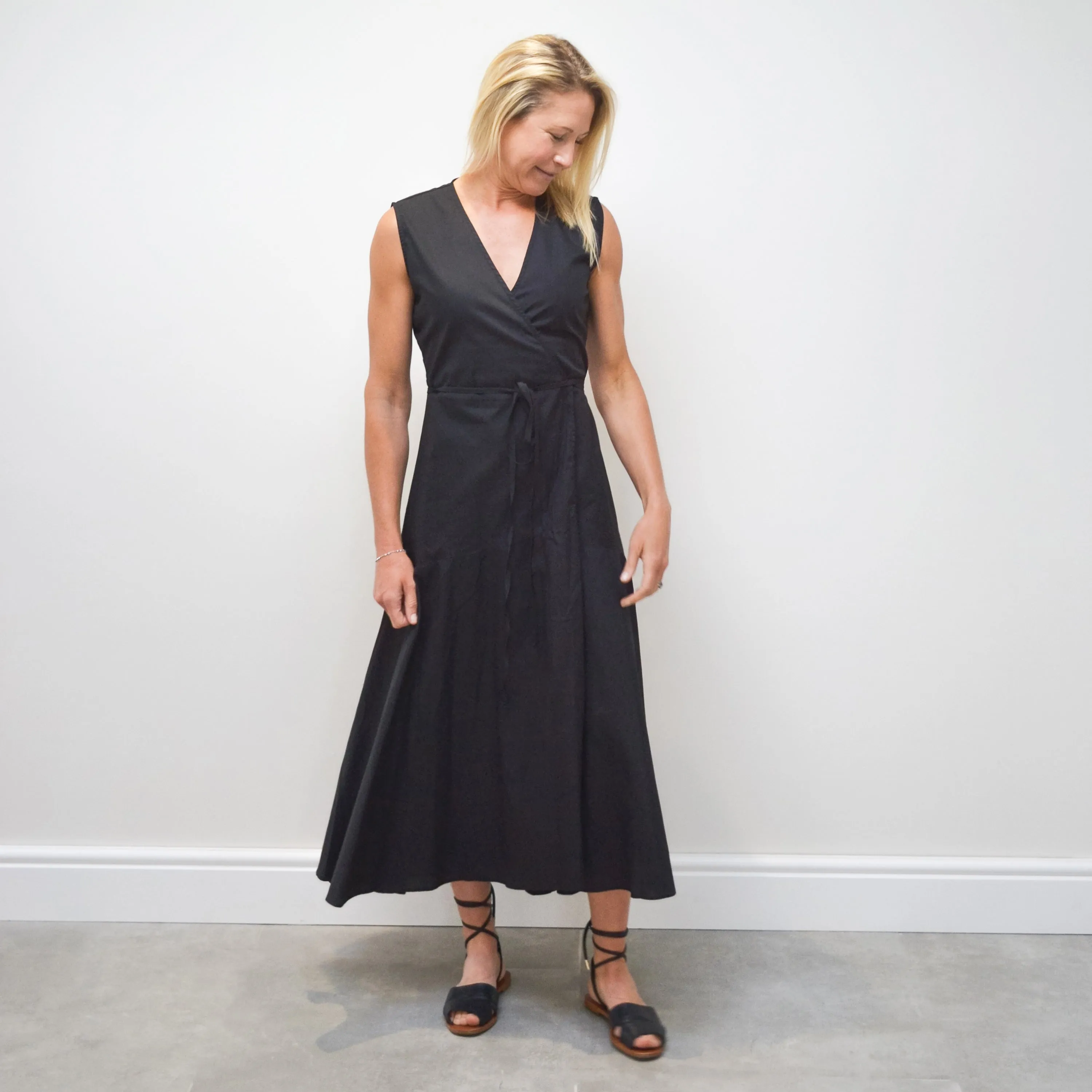 Sleeveless wrap dress - Black