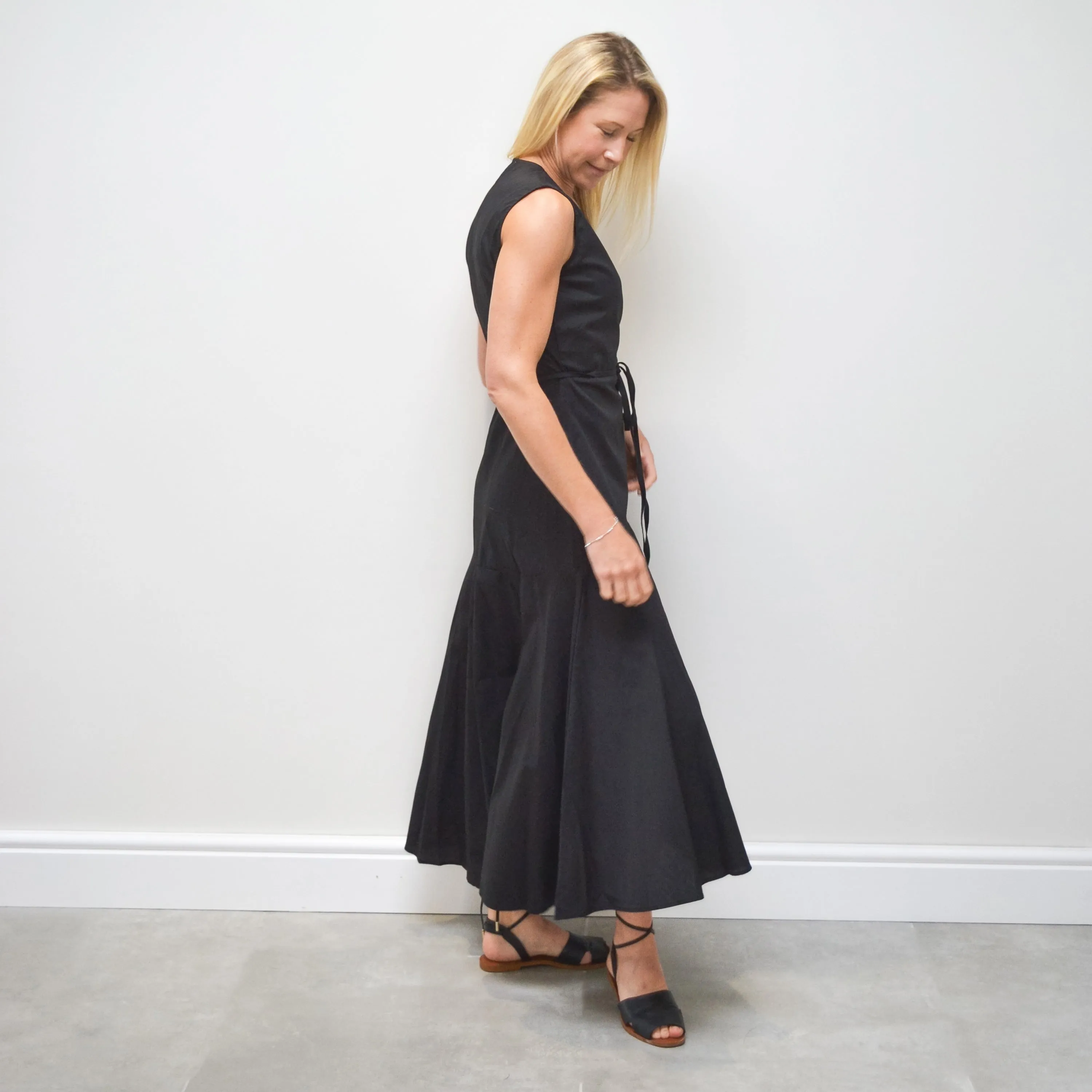 Sleeveless wrap dress - Black