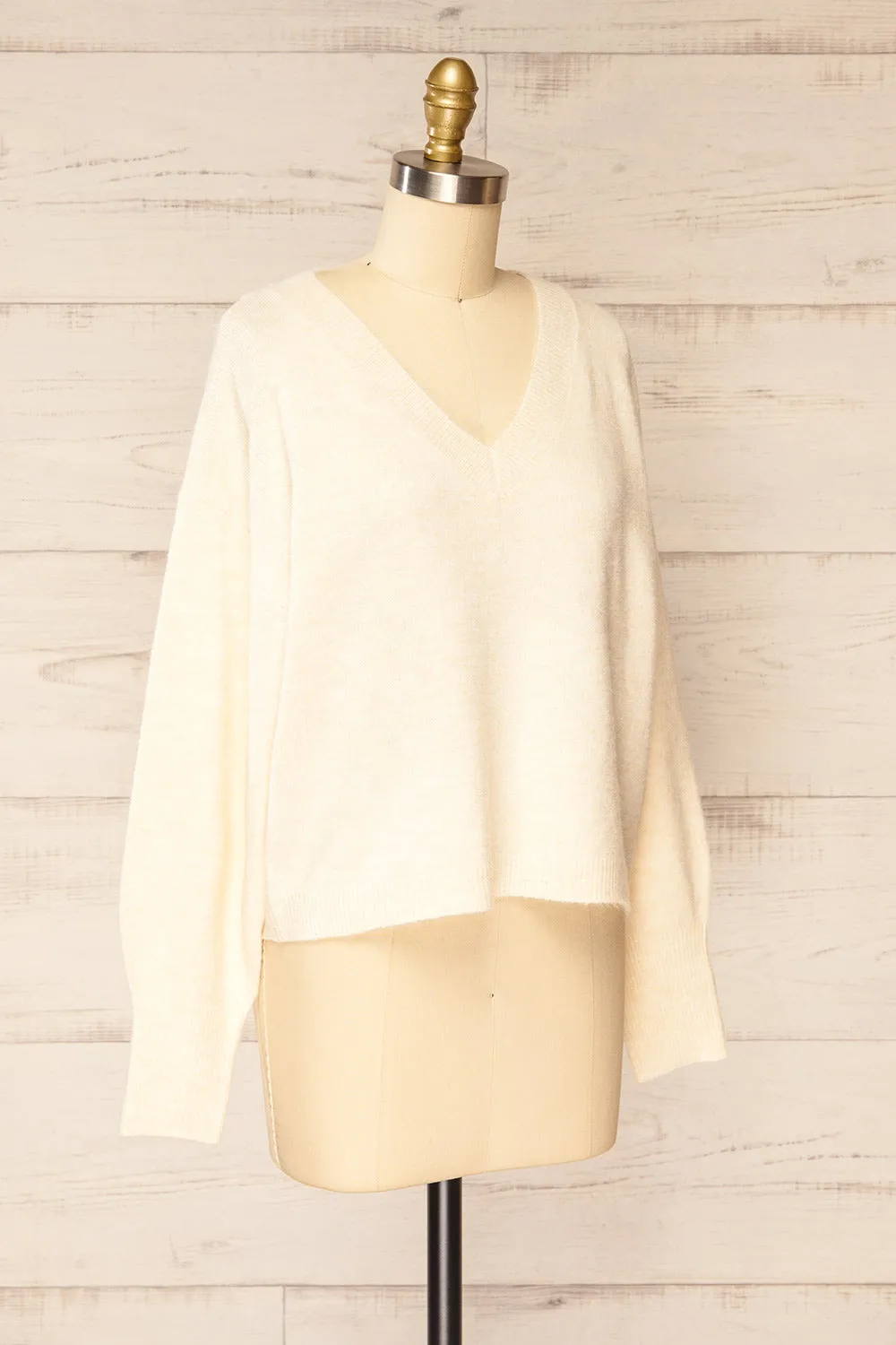 Tottenham Beige | V-Neck Knit Sweater